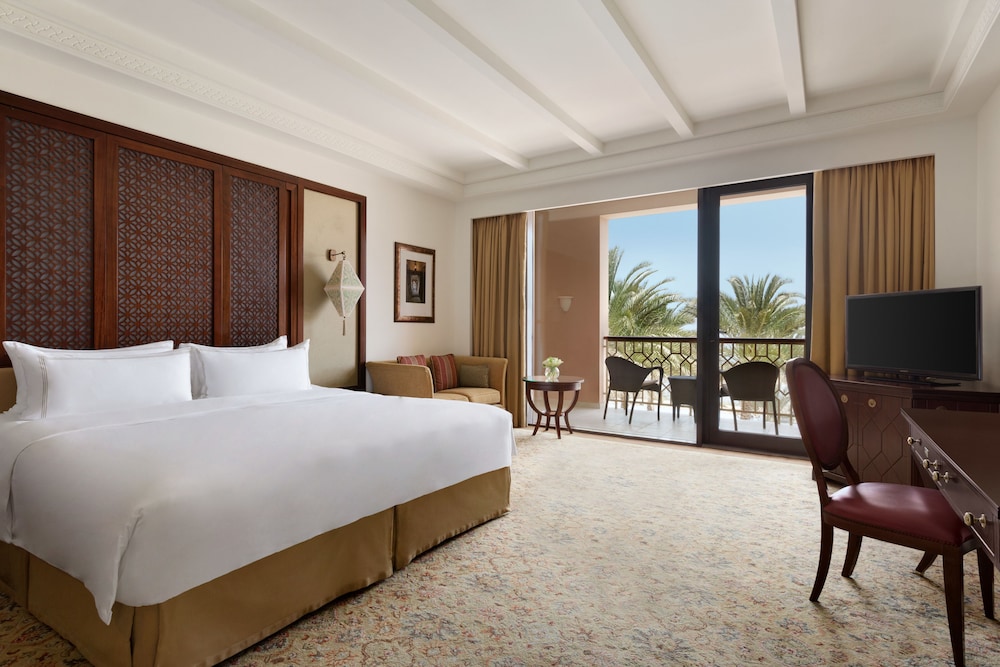 Deluxe, King Bed