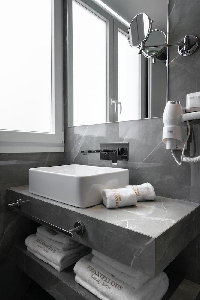 Praxitelous Luxury Suites 50/50