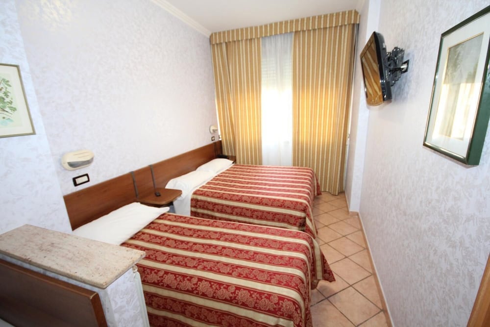Hotel Marisa 57/114