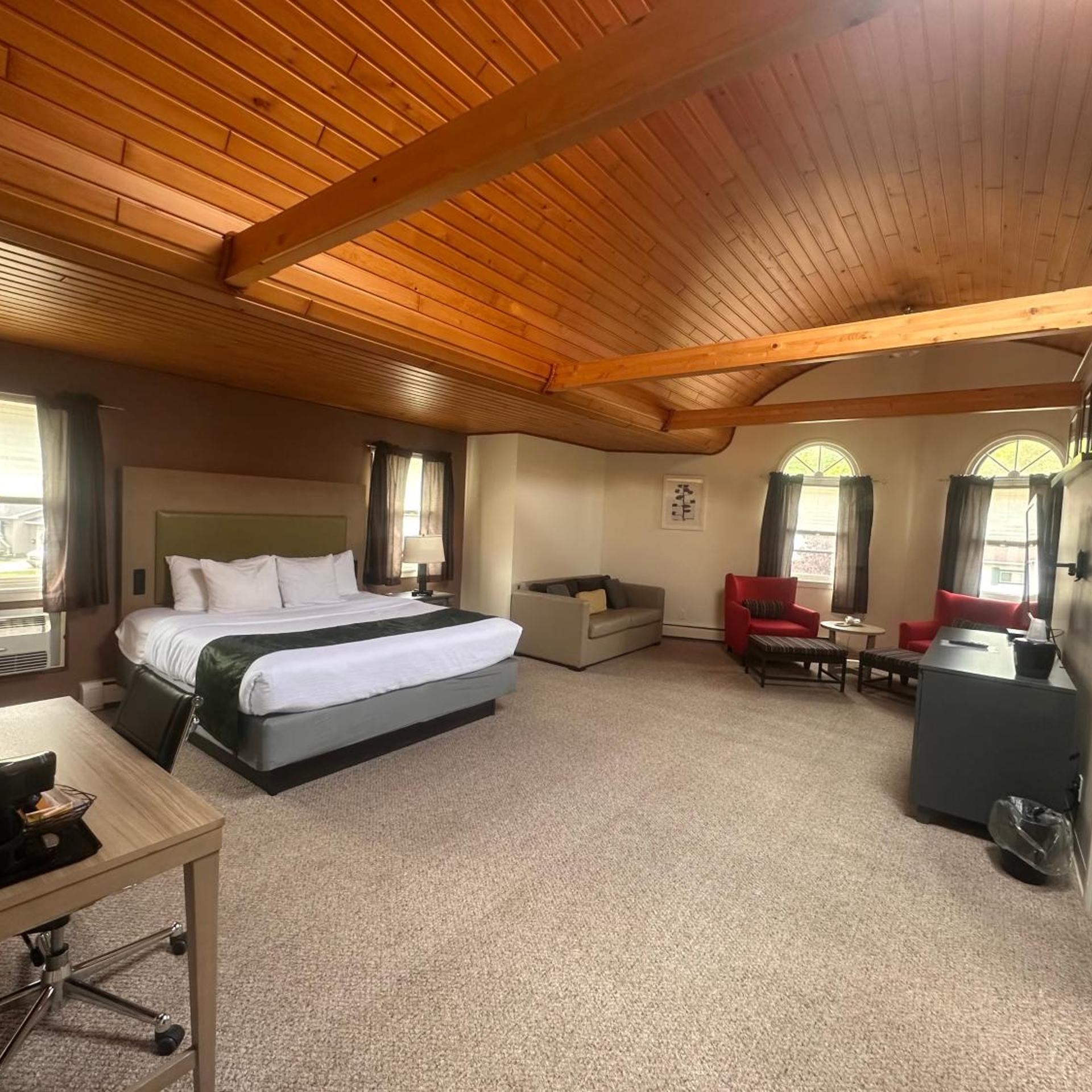 جناح بجاكوزي، Pictured Rocks Inn & Suites 3/7