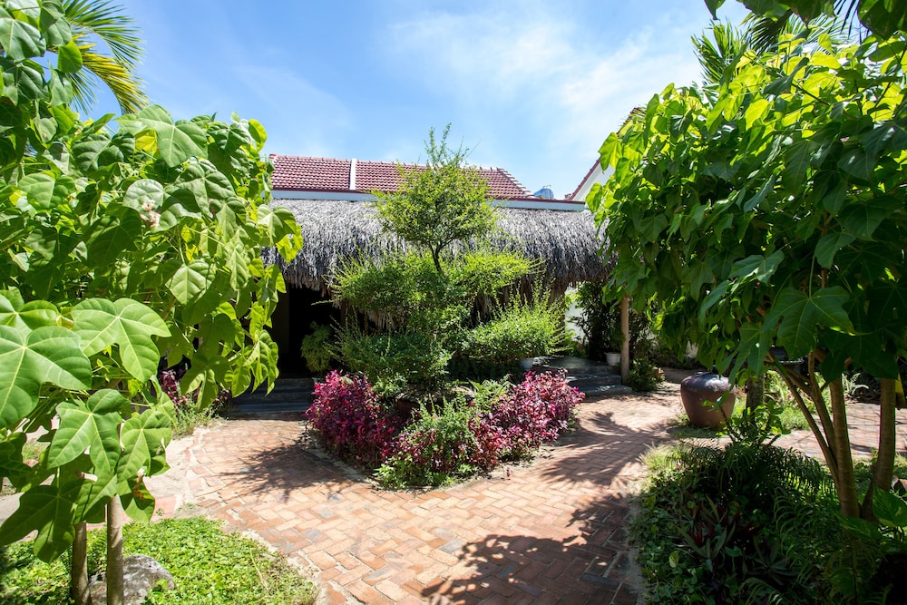 Red Flower Cottages Homestay 64/72