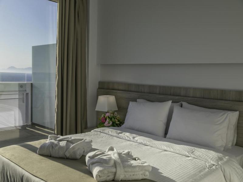 Room, Double or Twin Bed, Lateral Side Sea View