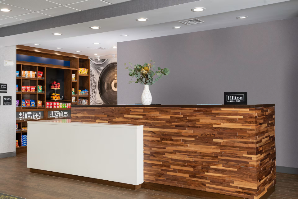 Hampton Inn & Suites by Hilton Bardstown 1/7