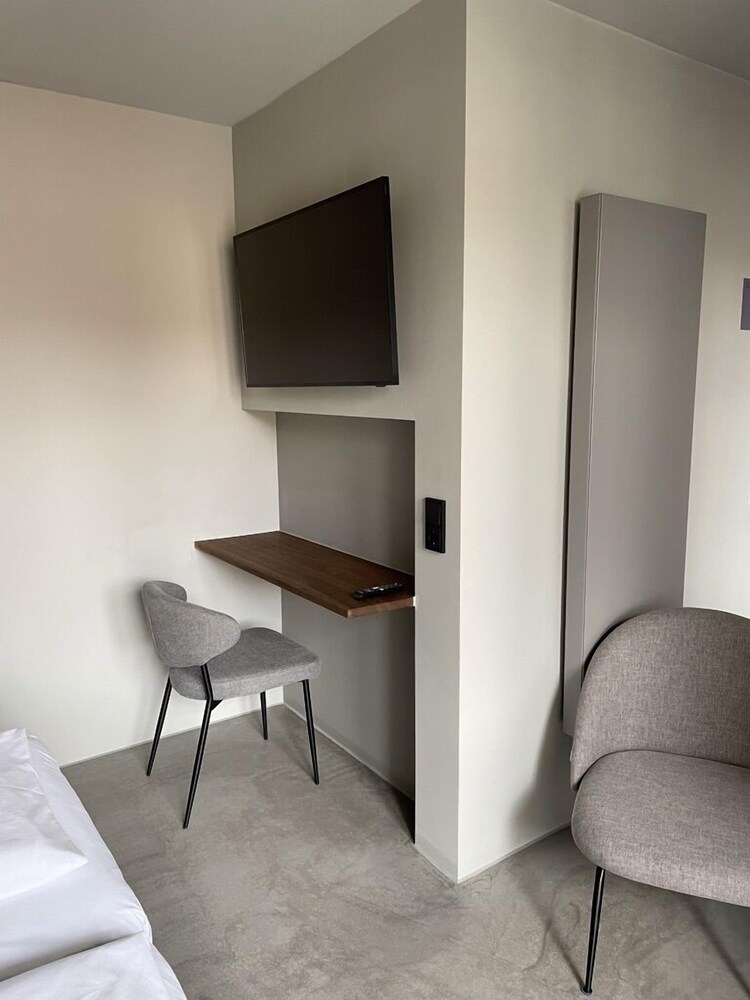 Hotel Mons Am Goetheplatz 16/27