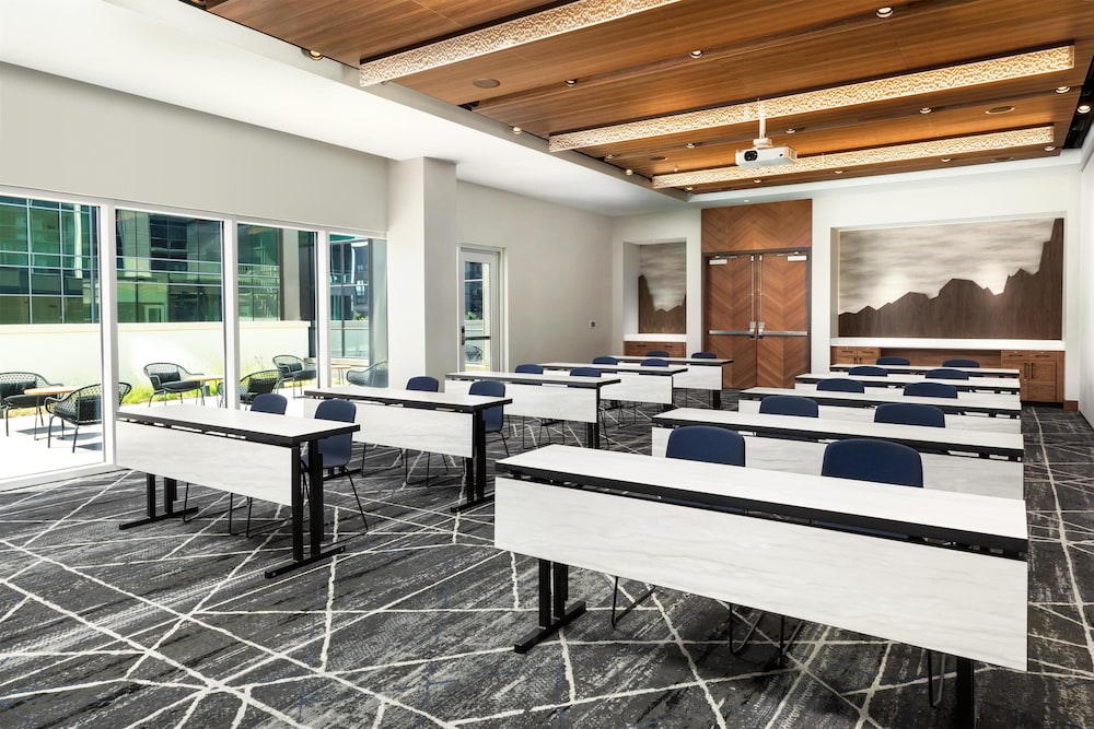 Hyatt Centric Mountain View 62/70