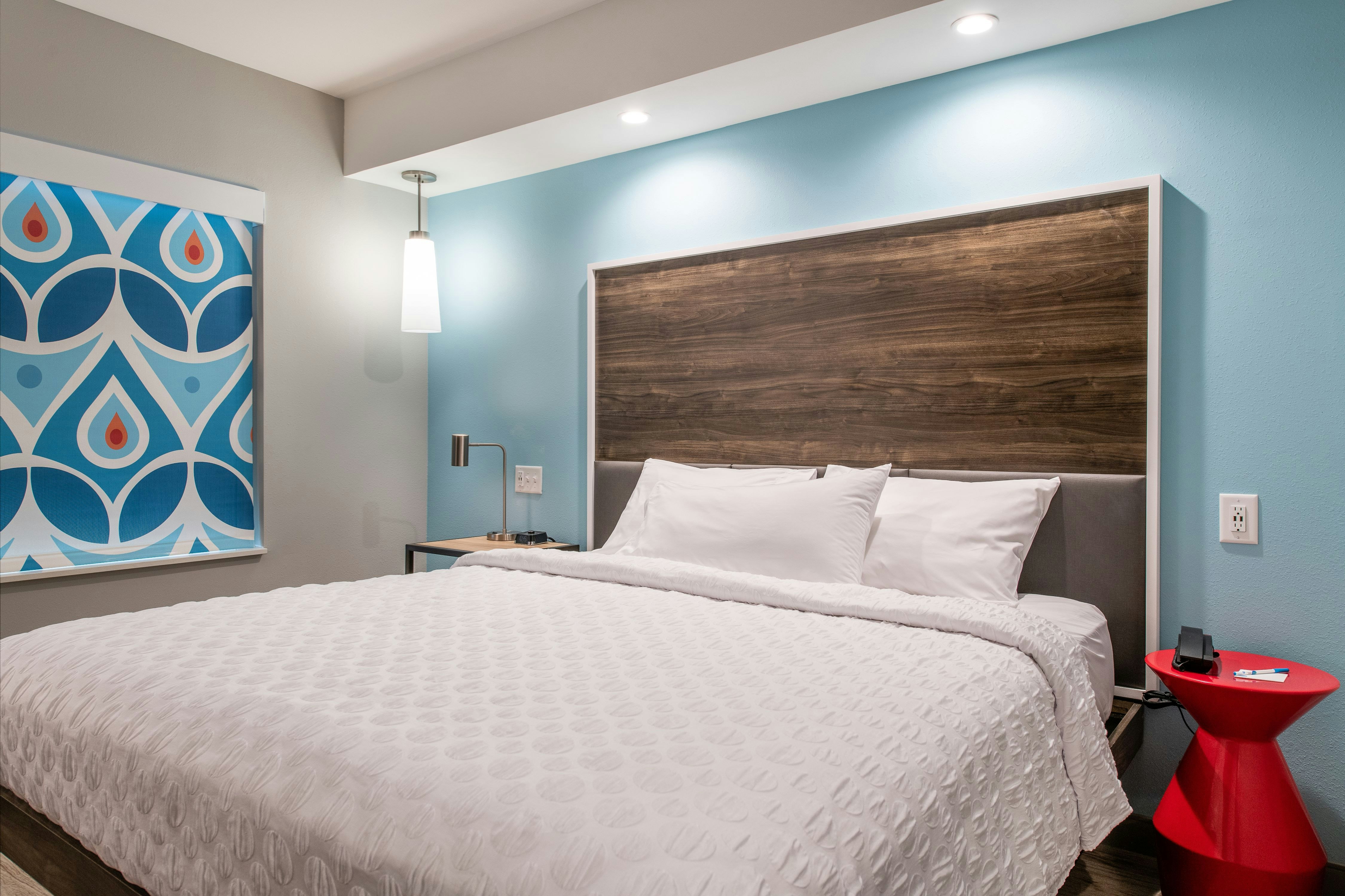 ROOM, KING BED