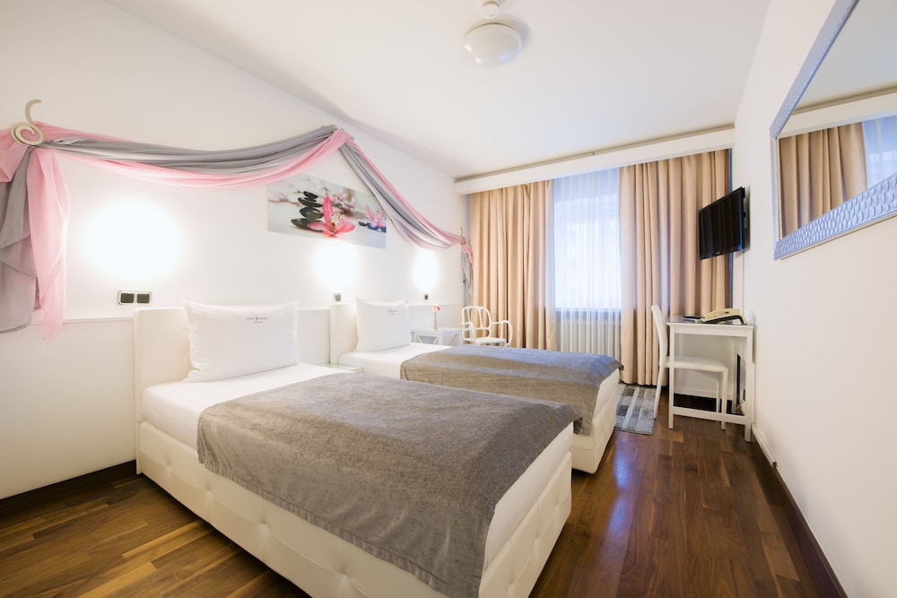 STANDARD, DOUBLE OR TWIN BED