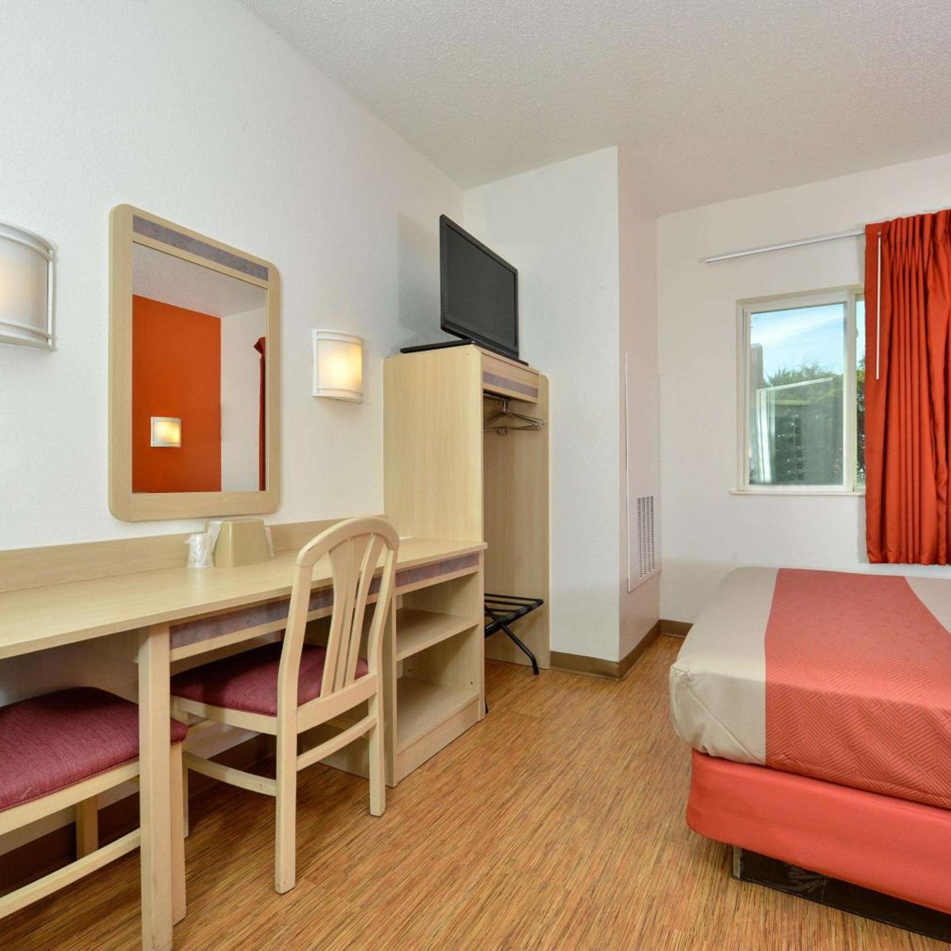 غرفة بسرير كوين لغير المدخنين، Motel6 McKinney, TX - North 7/10