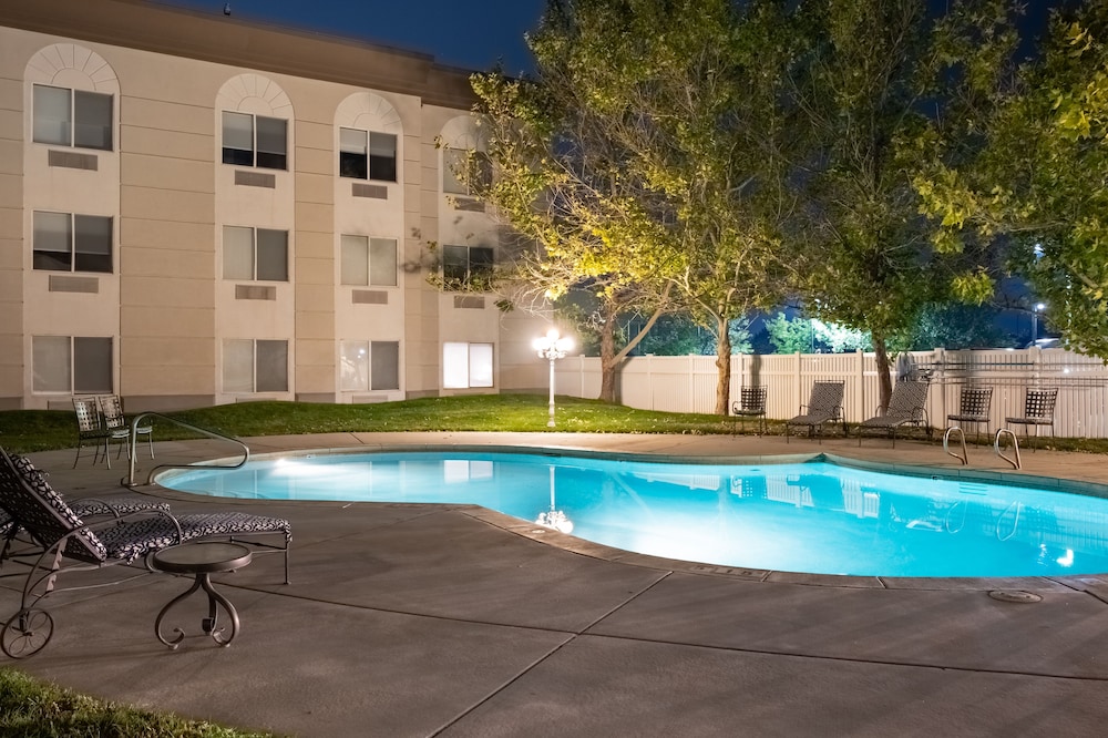 Hampton Inn Suites Salt Lake City Airport 3/82