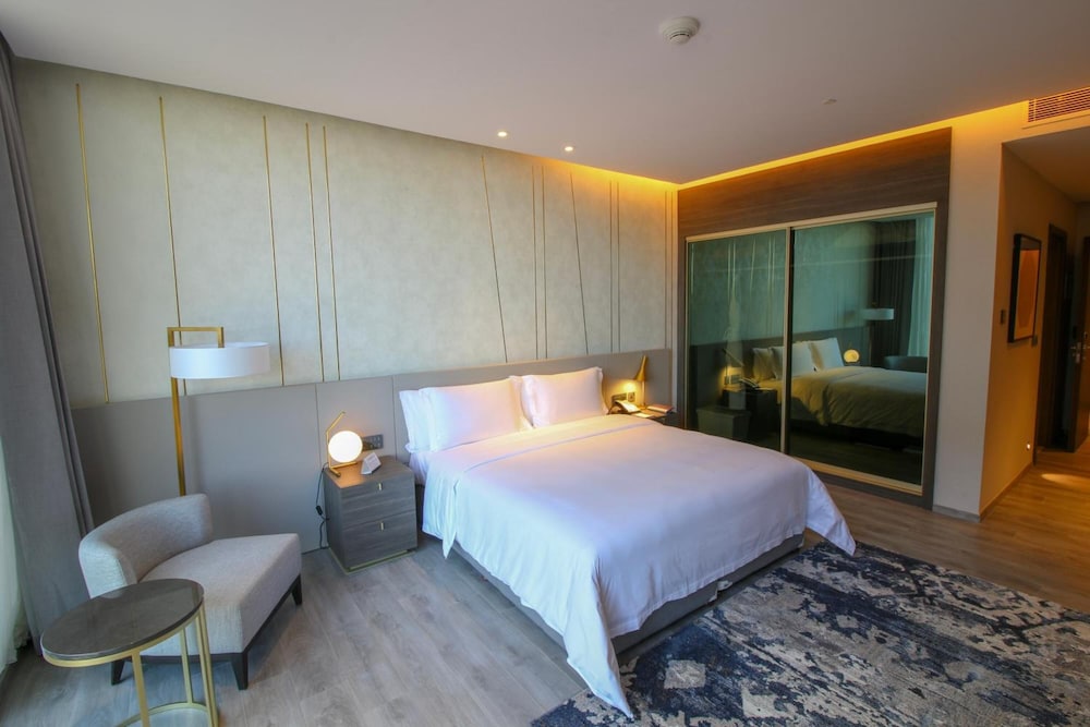 Views Hotel And Residence 21/69