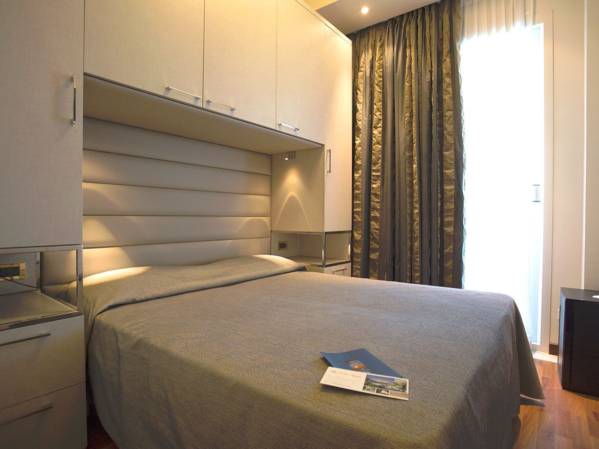 ROOM, DOUBLE OR TWIN BED, BALCONY