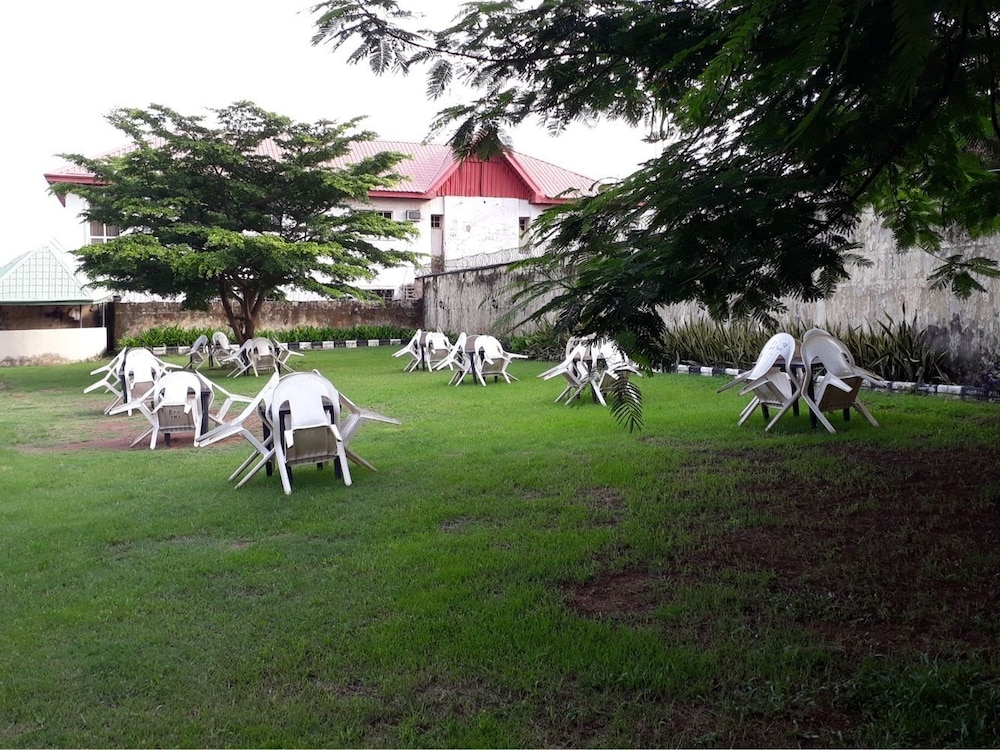 Filbon Hotel & Gardens 13/18