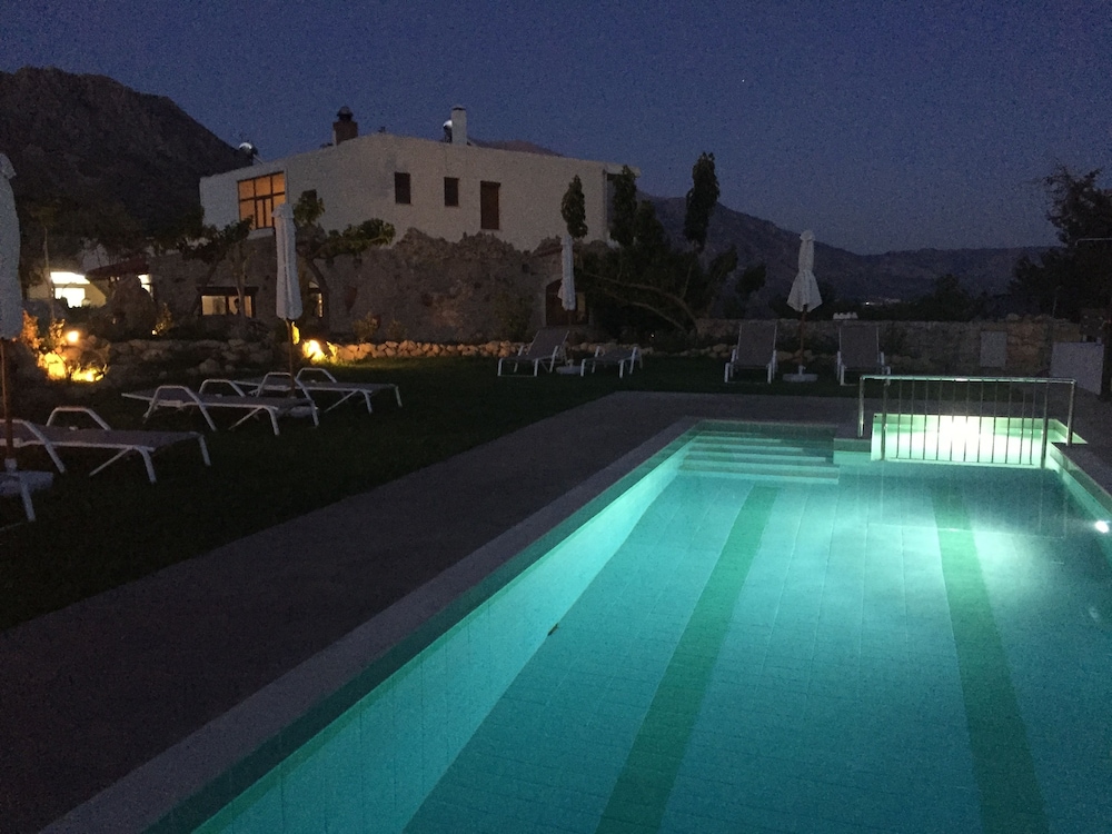 Aravanes Mountain Resort And Eco Cuisine 69/75