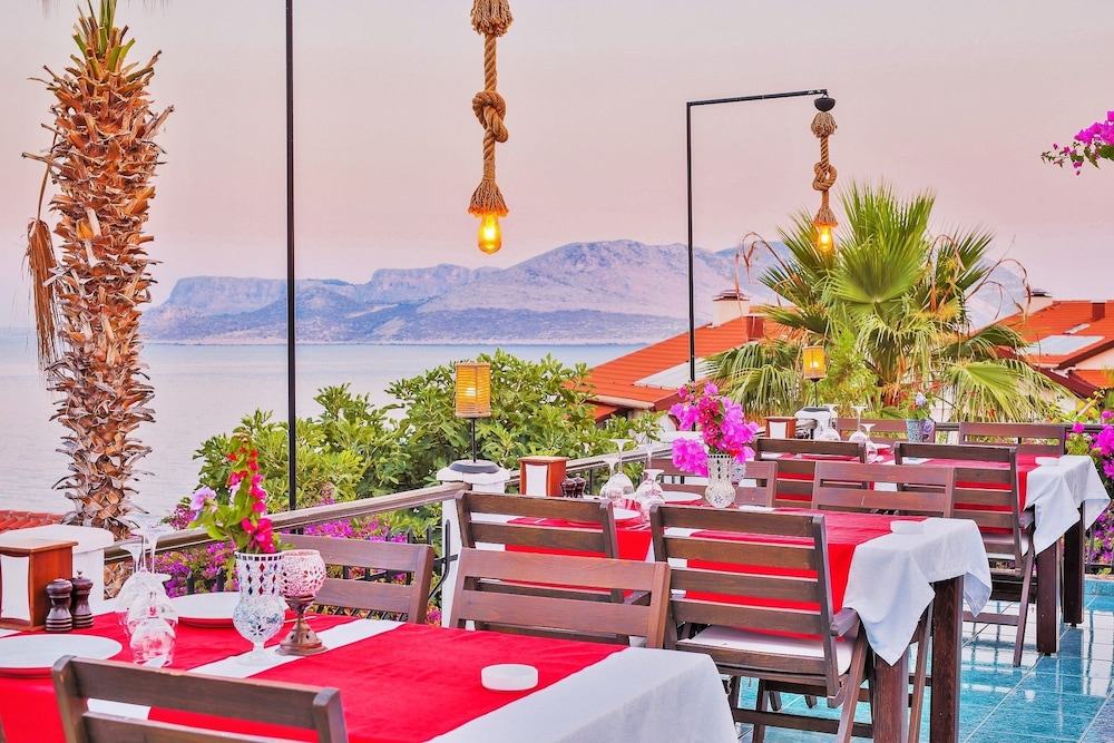 Amphora Hotel 33/56