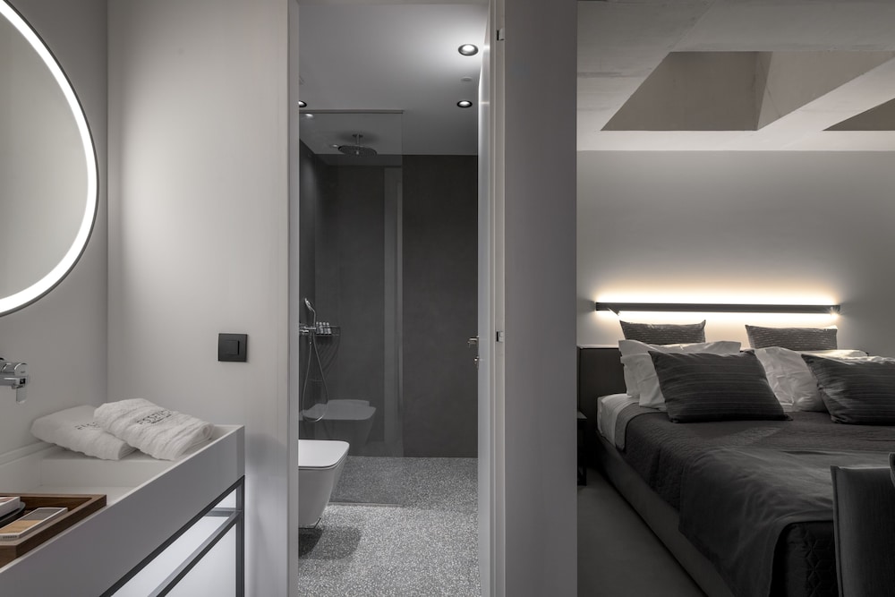 Essence Suites Rhodes 8/32