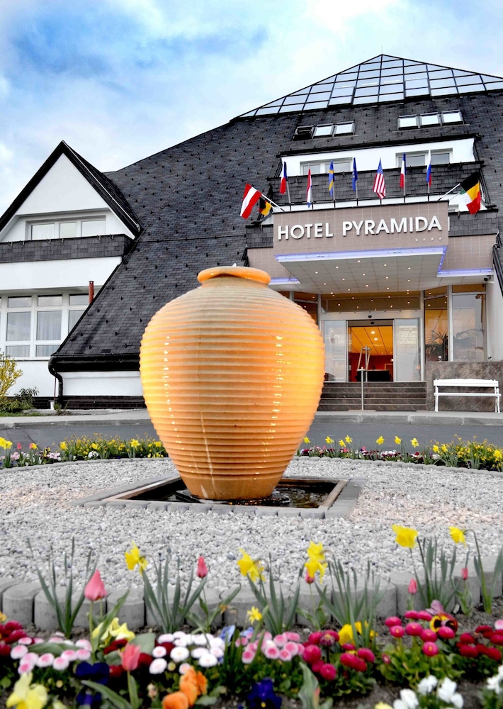 Lazensky hotel Pyramida I 23/90