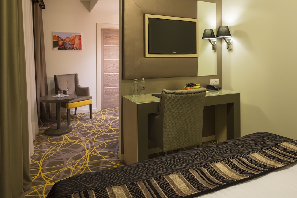 Exclusive Hotel More 25/28
