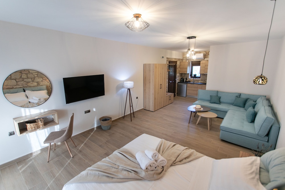 Michelangelo Suites & Apartments 56/69
