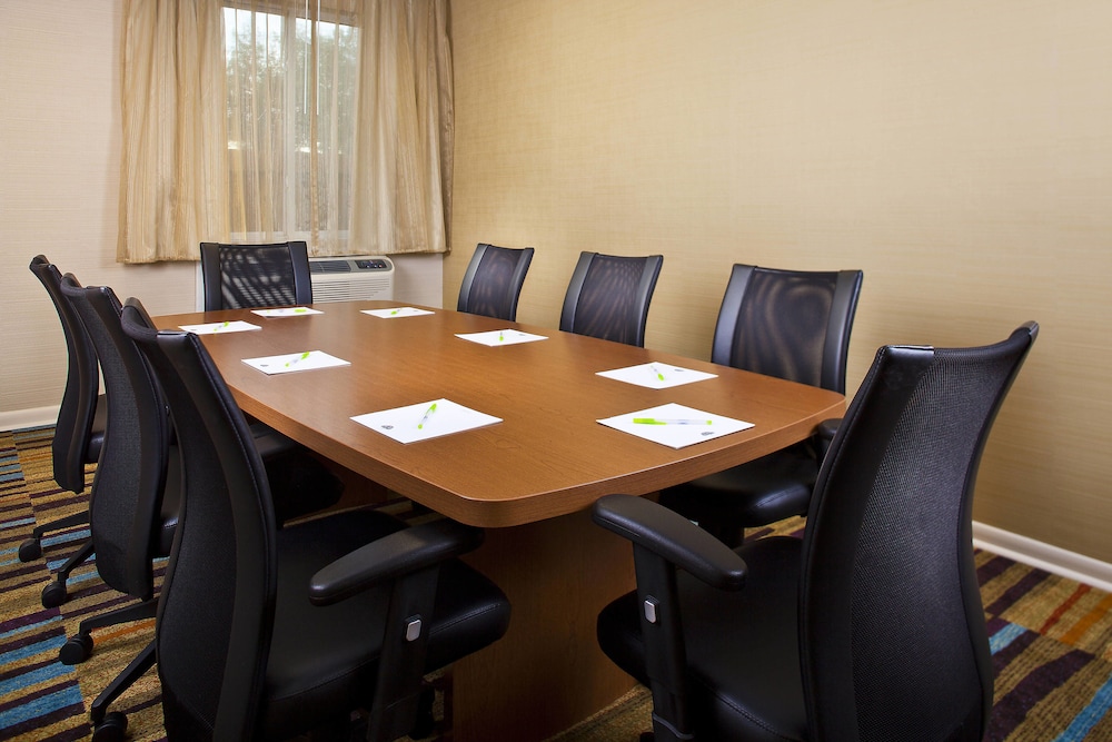 Fairfield Inn Suites By Marriott Houston Hobby Airport 26/28
