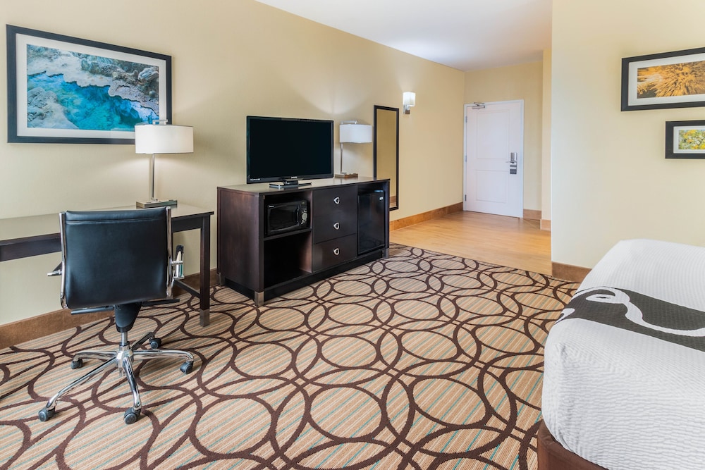 La Quinta Inn And Suites Carlsbad 16/59