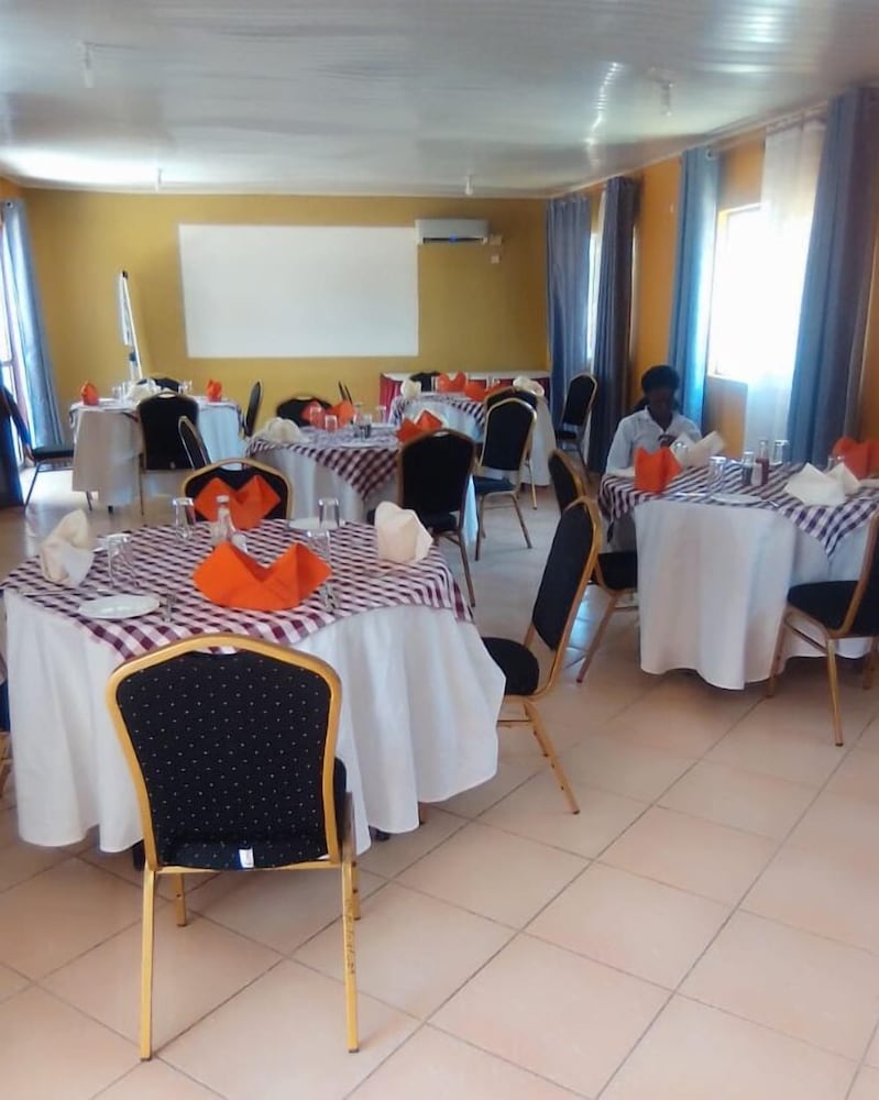 Melvic Hotel 15/20