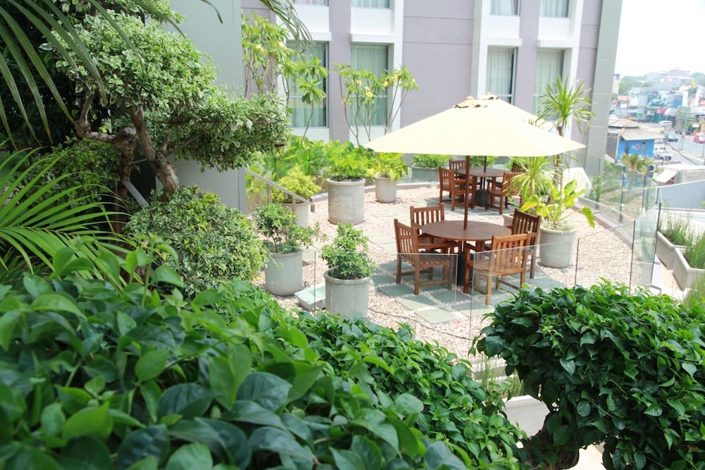 SOLL MARINA HOTEL SERPONG 62/64