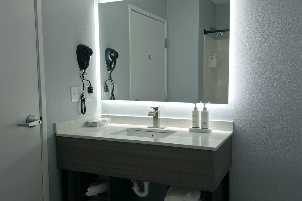 Baymont by Wyndham Louisville Southwest 29/34