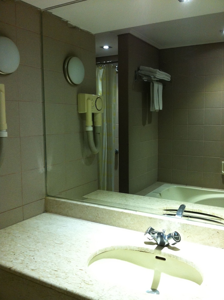 Kingwood Inn Kuching 26/28
