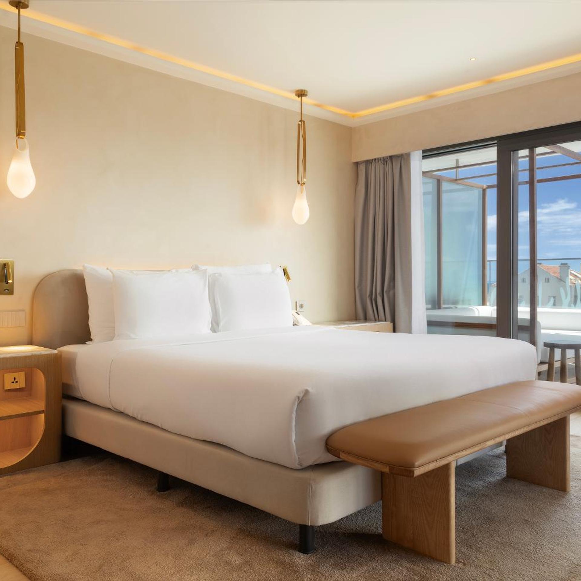 Suite, Balcony