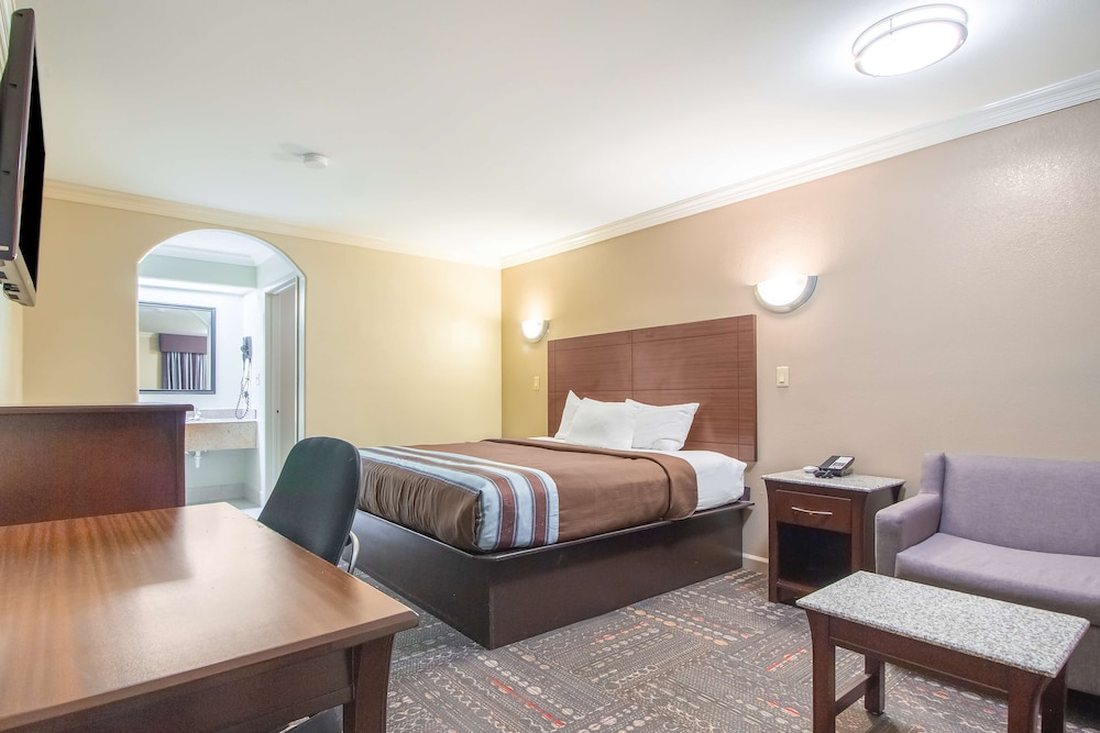 Americas Best Value Inn Houston Heights at I-45 23/40
