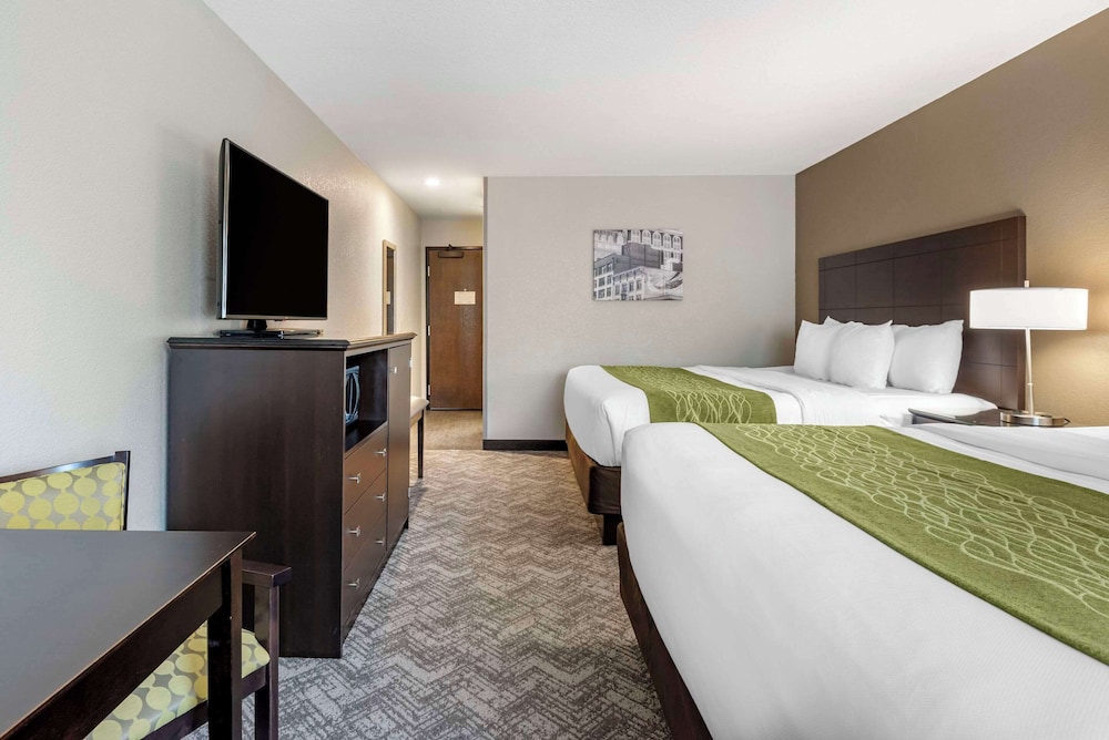 Comfort Inn & Suites Tualatin - Lake Oswego South 15/60