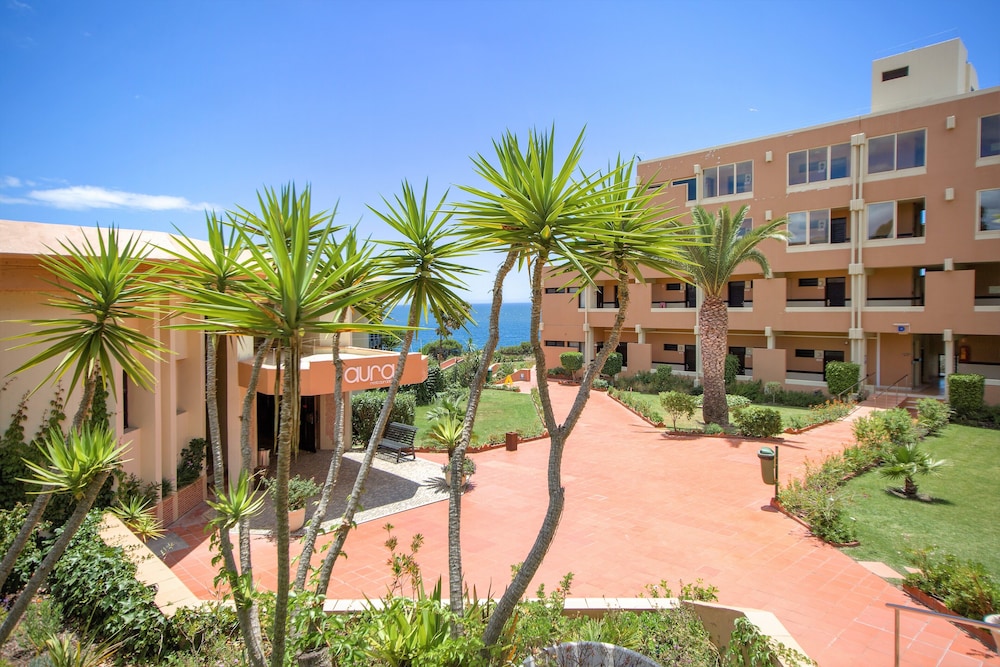 Auramar Beach Resort 64/67