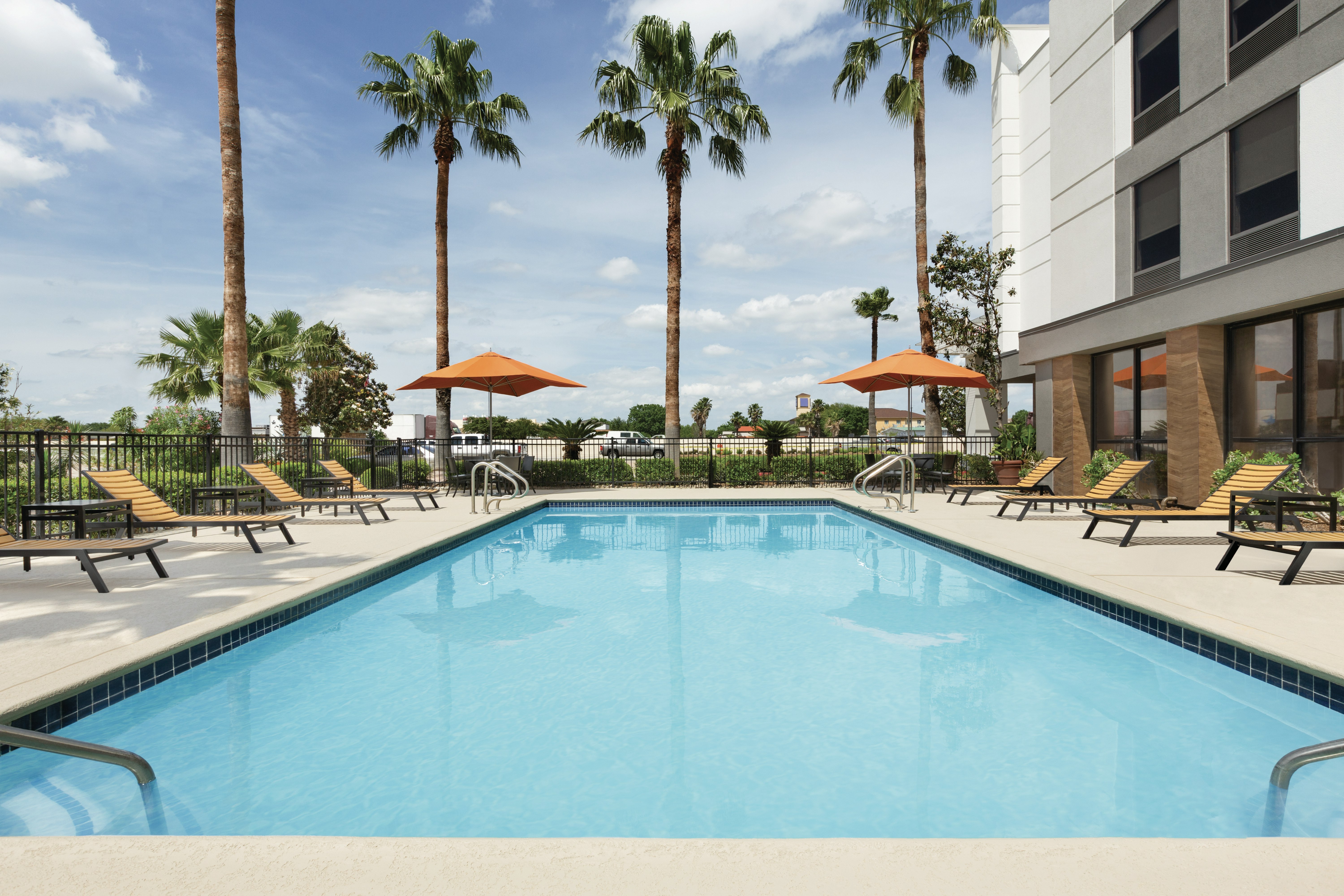 Hampton Inn Houston-Brookhollow 37/59