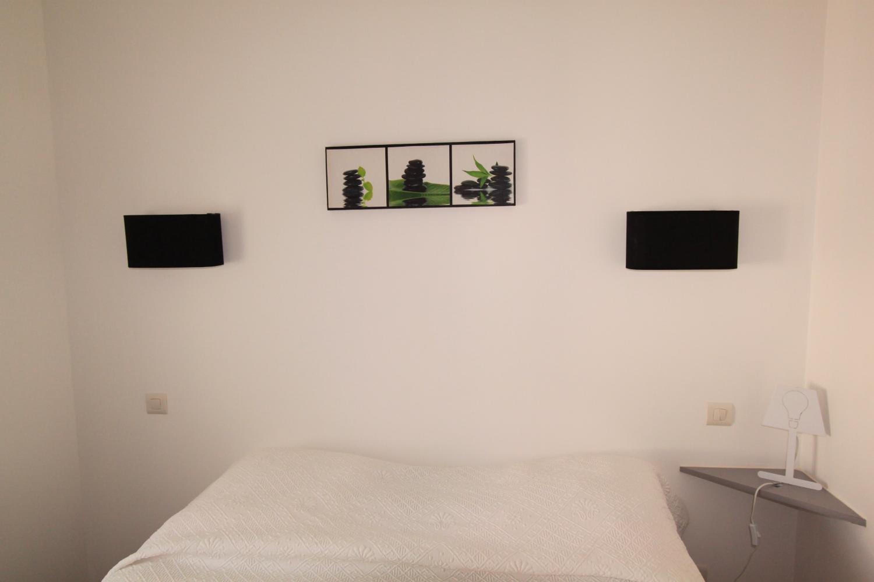 P'TIT DEJ-HOTEL MARTIGUES LE 5 27/57