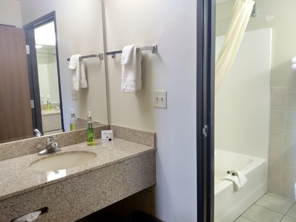 GrandStay Hotel & Suites - Madelia 52/58