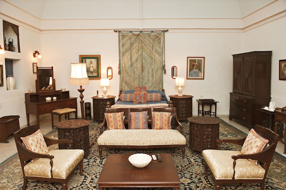 WelcomHeritage Bal Samand Lake Palace 16/47
