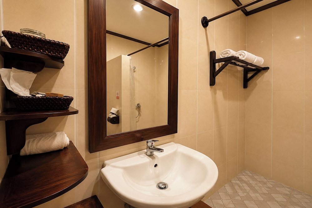 Luang Prabang Legend Hotel 72/74
