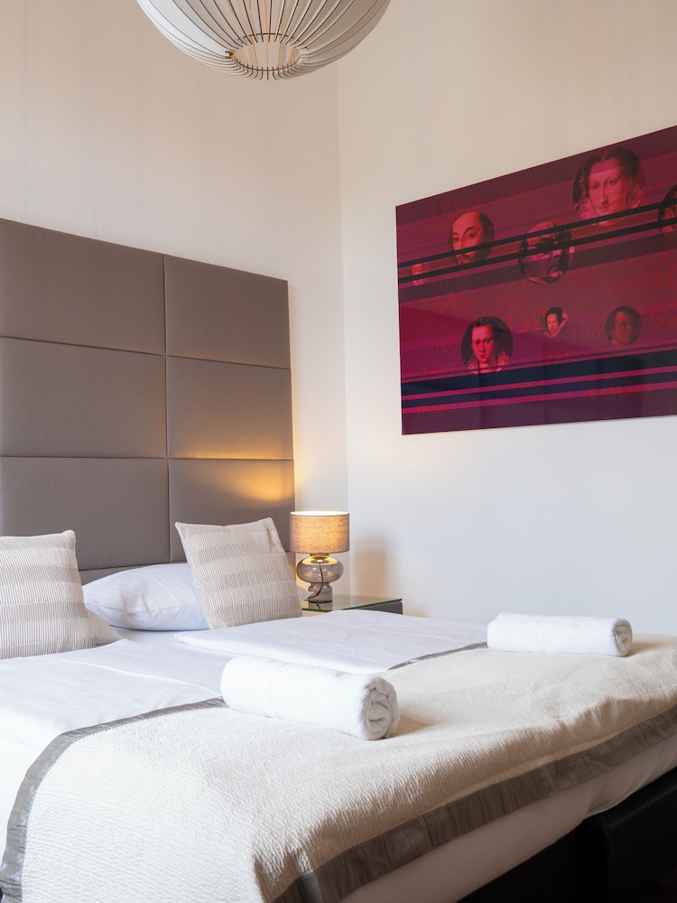 Room, Double Bed