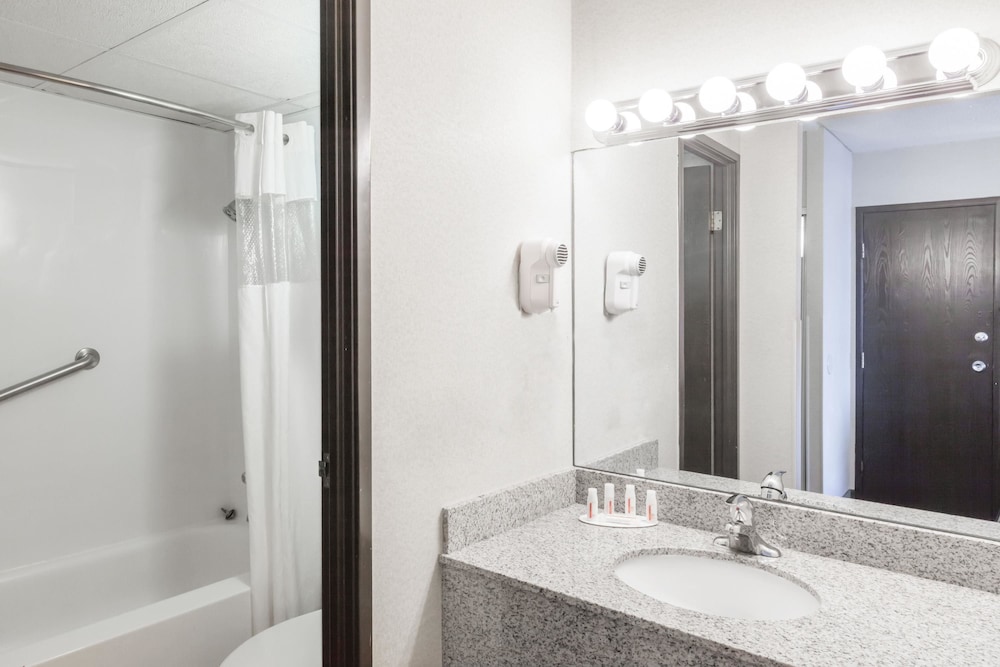 Ramada Plaza Albany 9/24