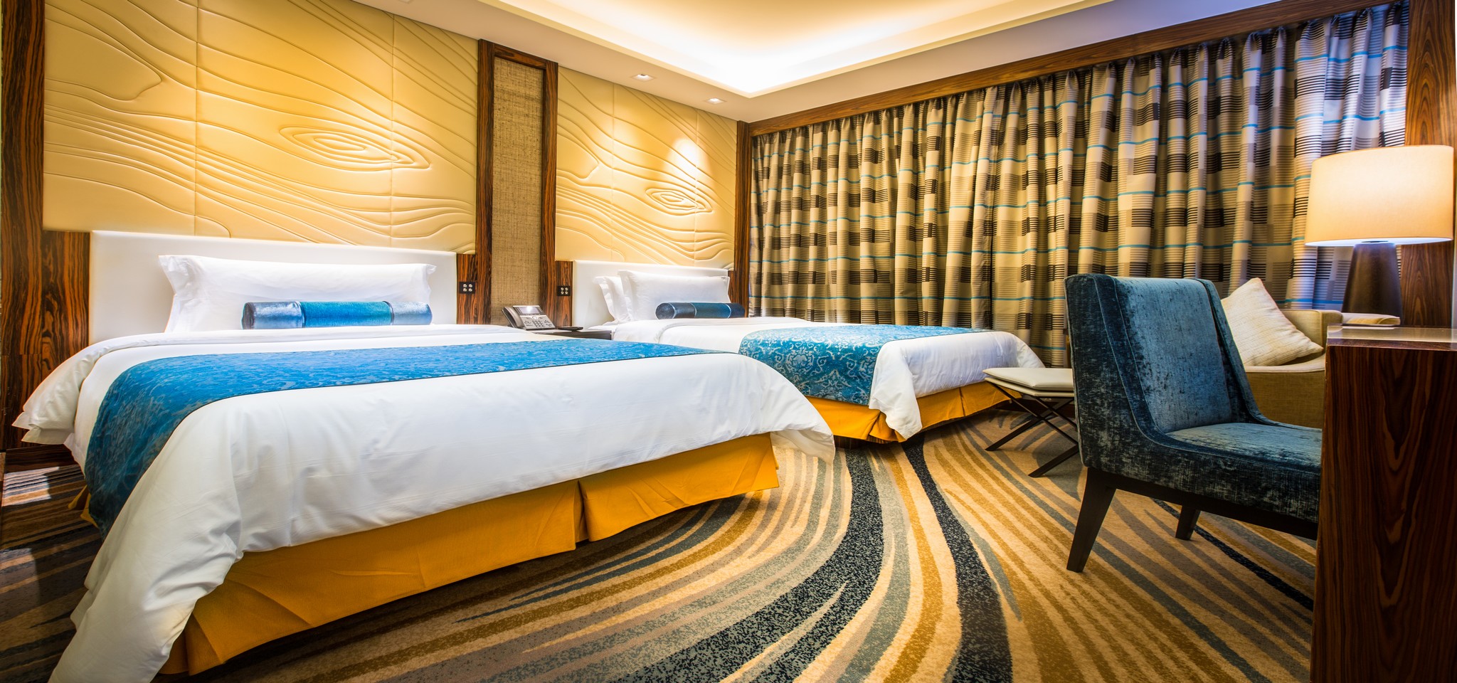 DELUXE, TWIN BEDS