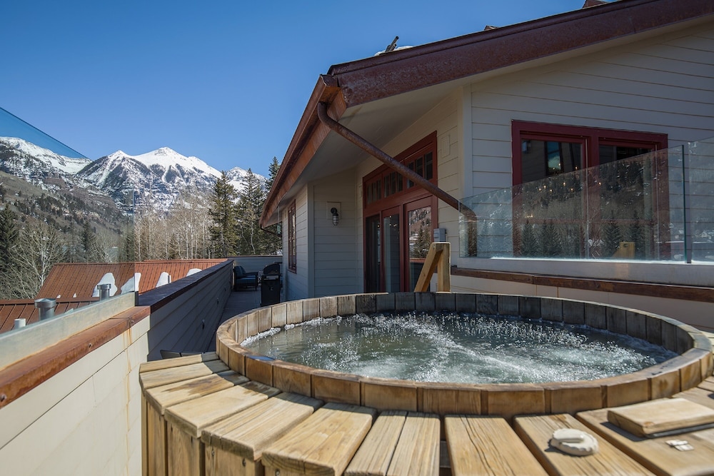 swimming pool spa