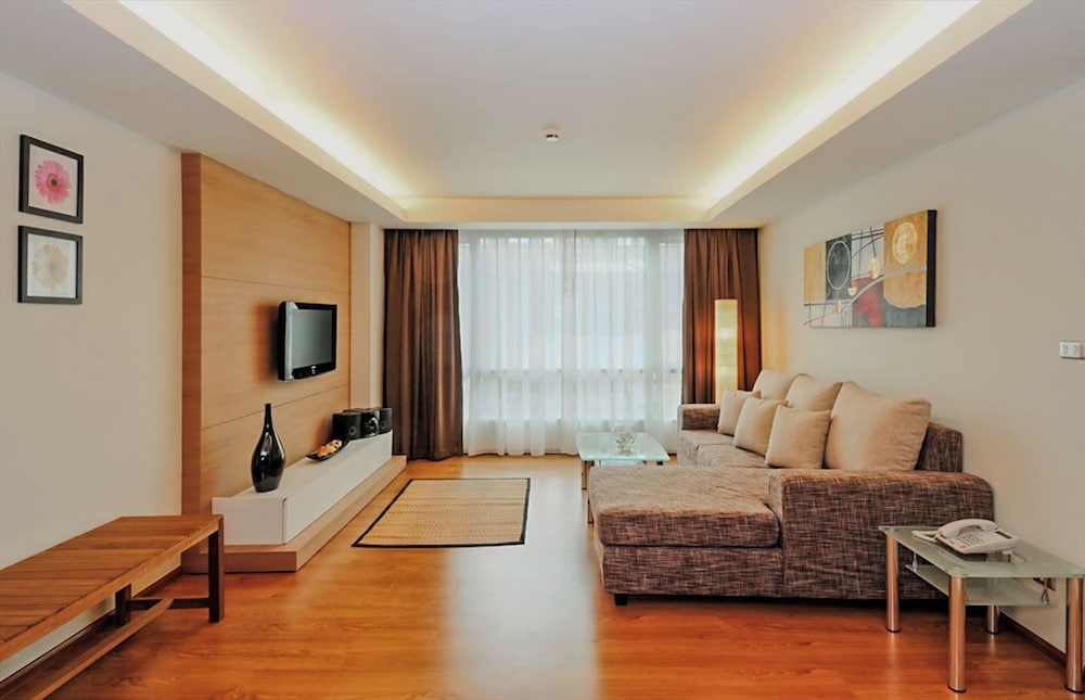 Golden Pearl Residences 33/50