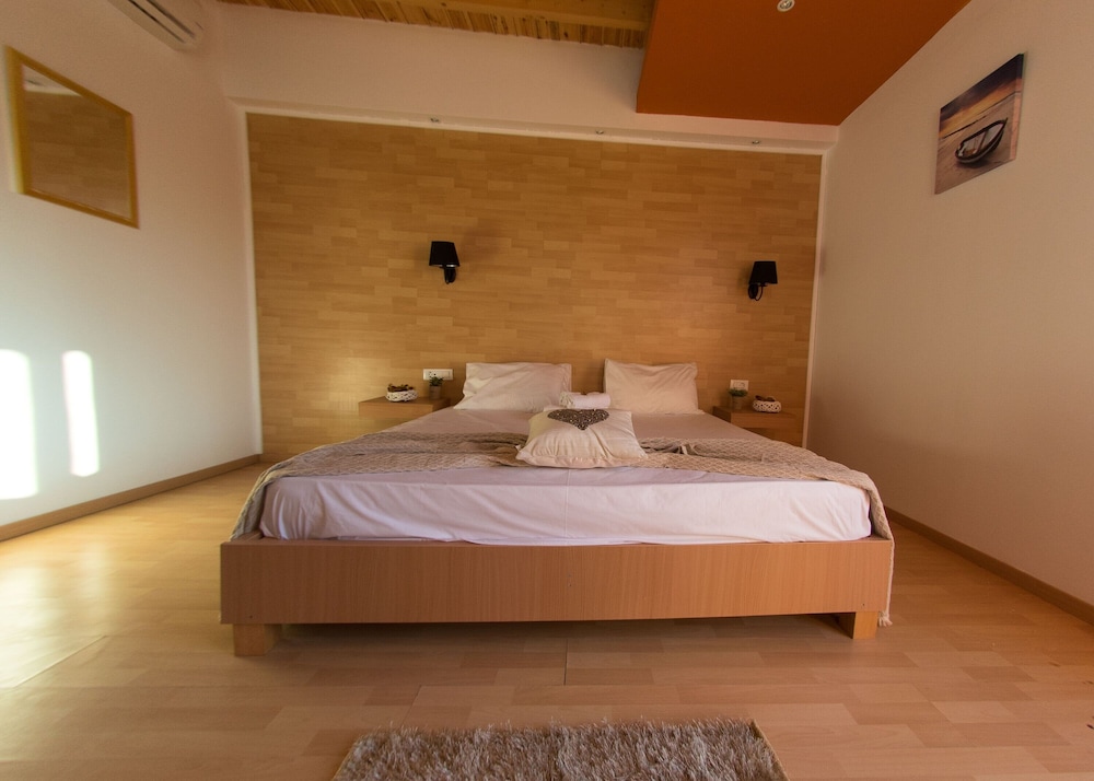Gennadi Seaside Resort 34/77