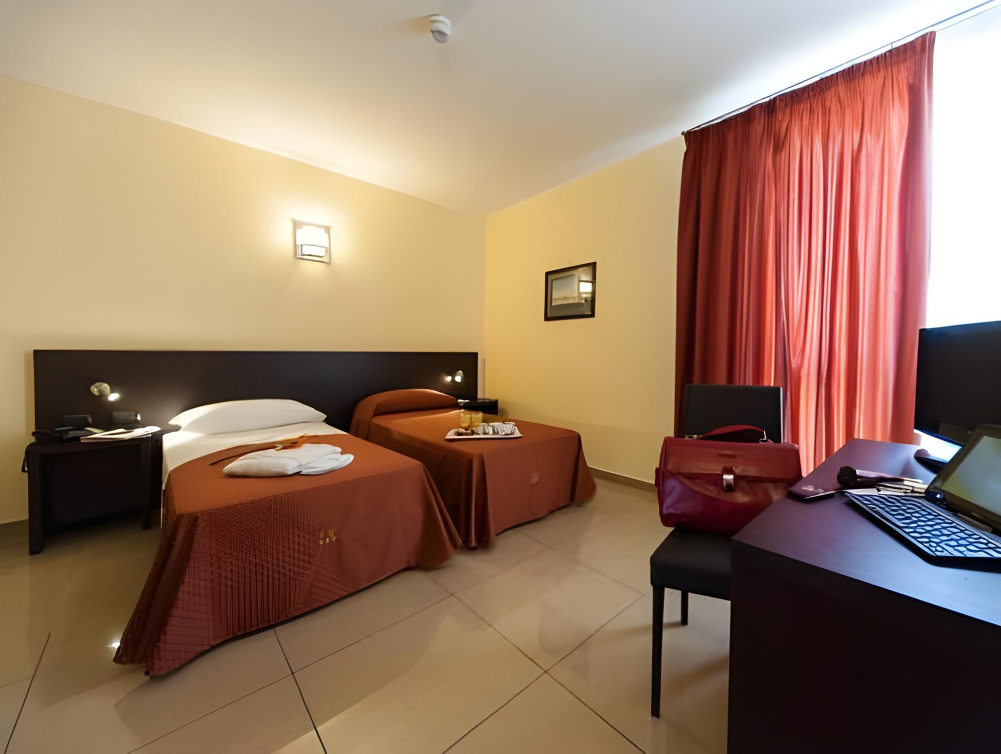 Room, Balcony