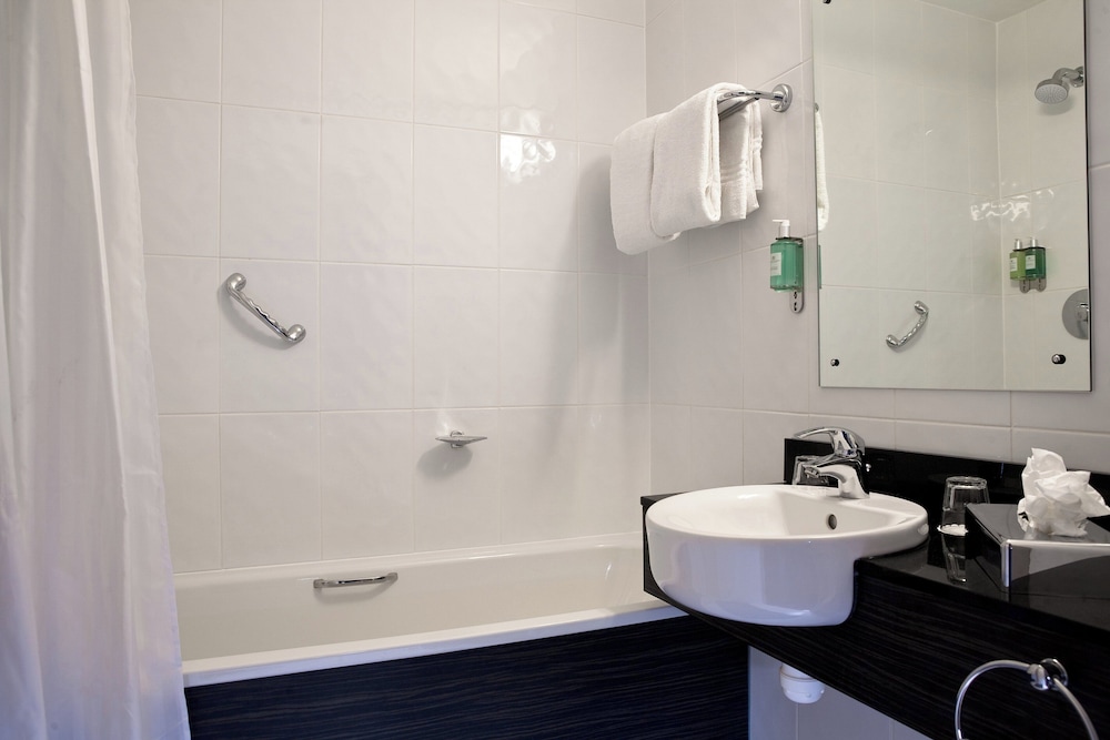 Standard, Twin Beds, Leonardo Hotel Cork 6/6