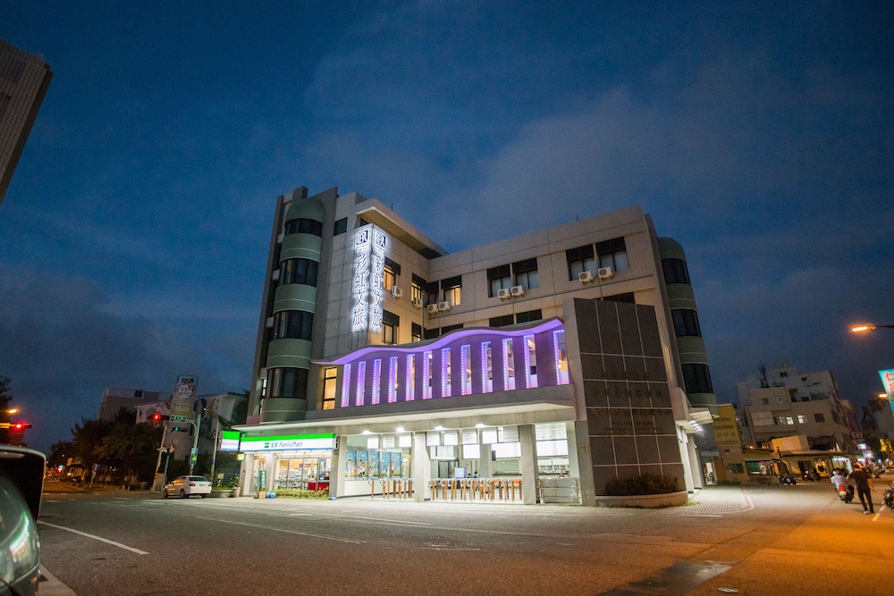 Rainbow Hotel 2/77
