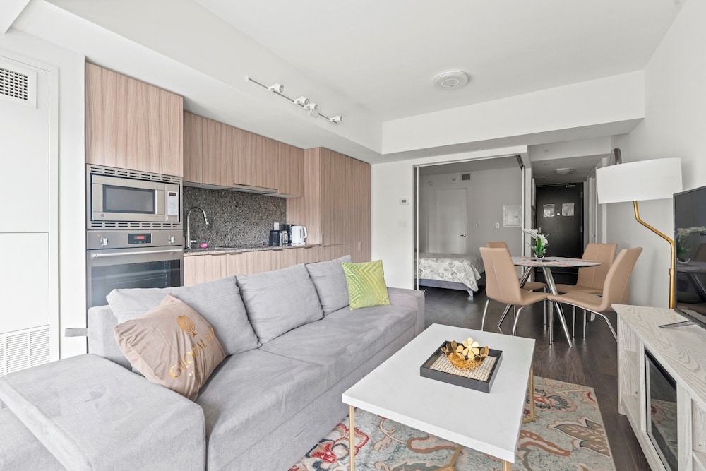 The Britt Condos in Downtown Toronto 12/35