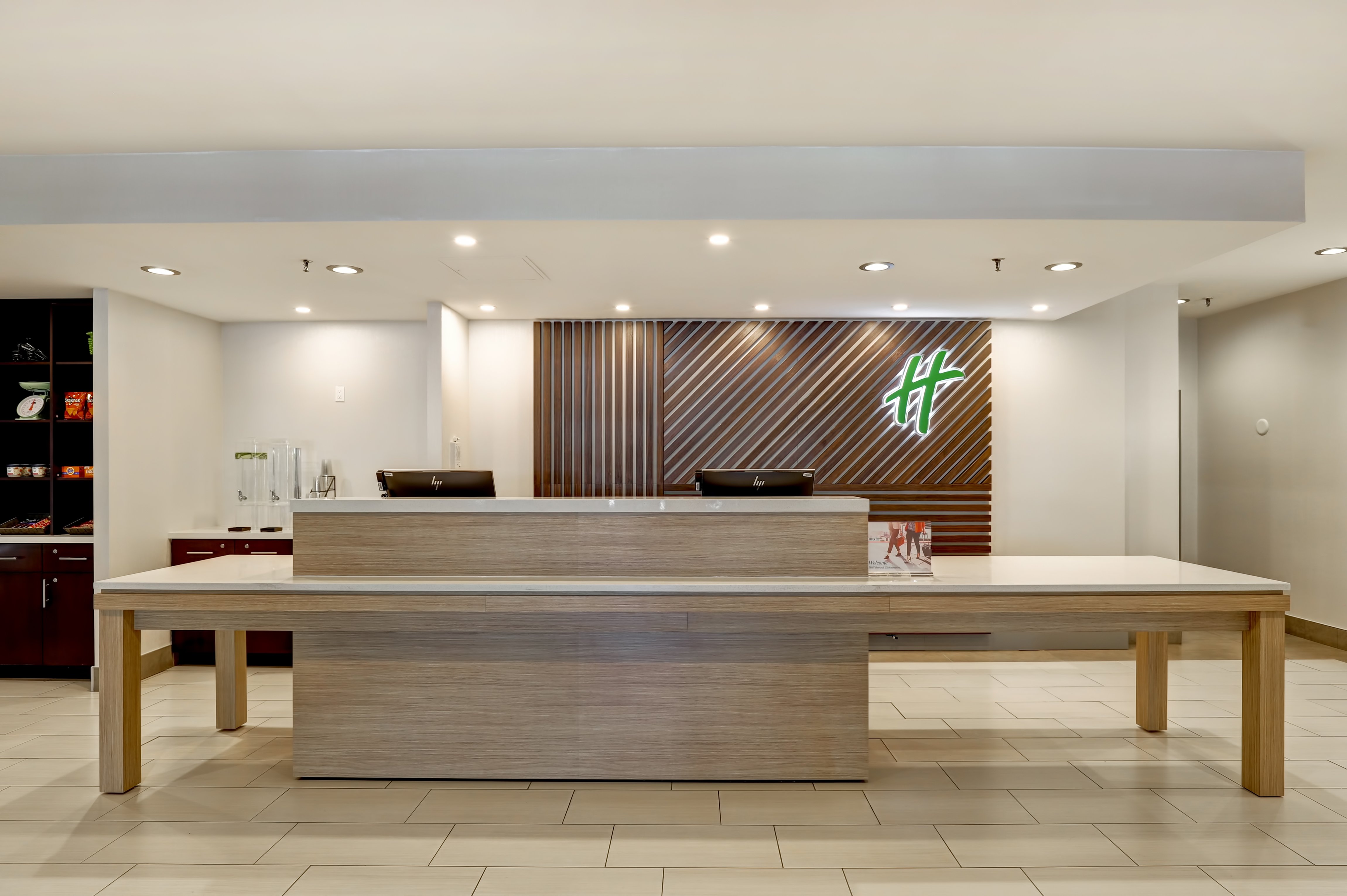 Holiday Inn Ottawa Dwtn Parliament Hill 11/80