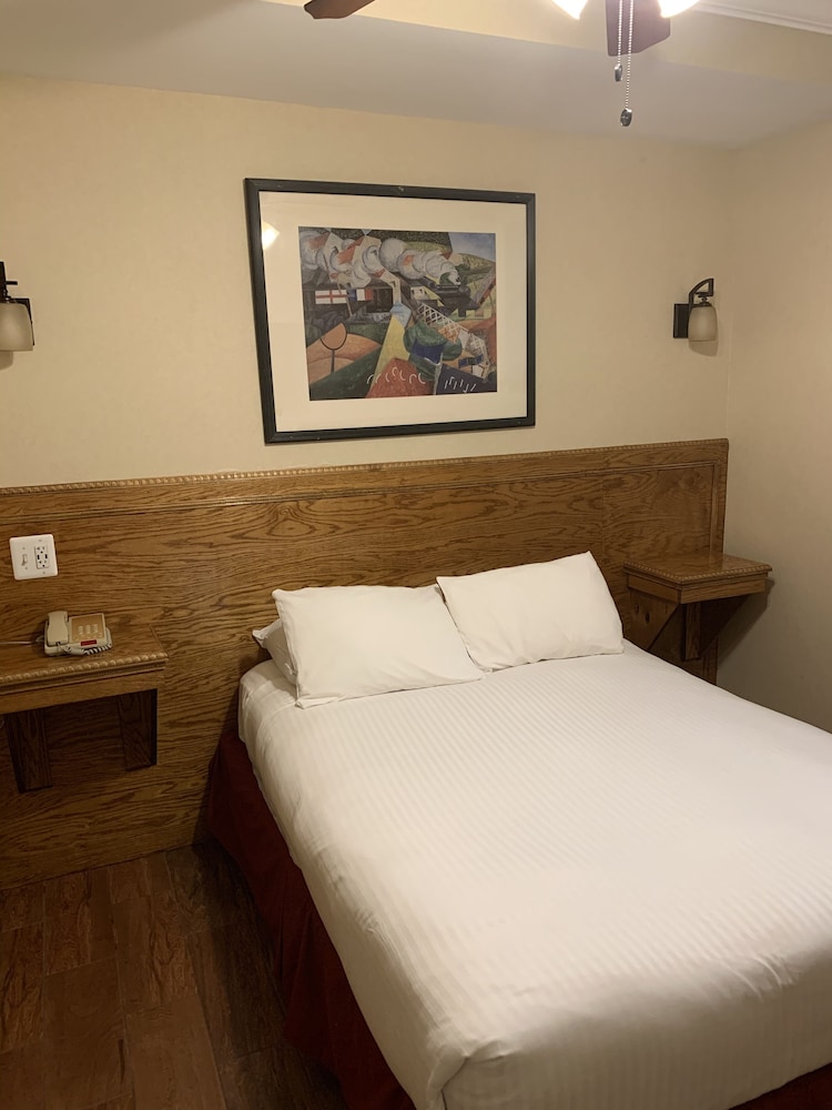 The Baron Hotel 26/50