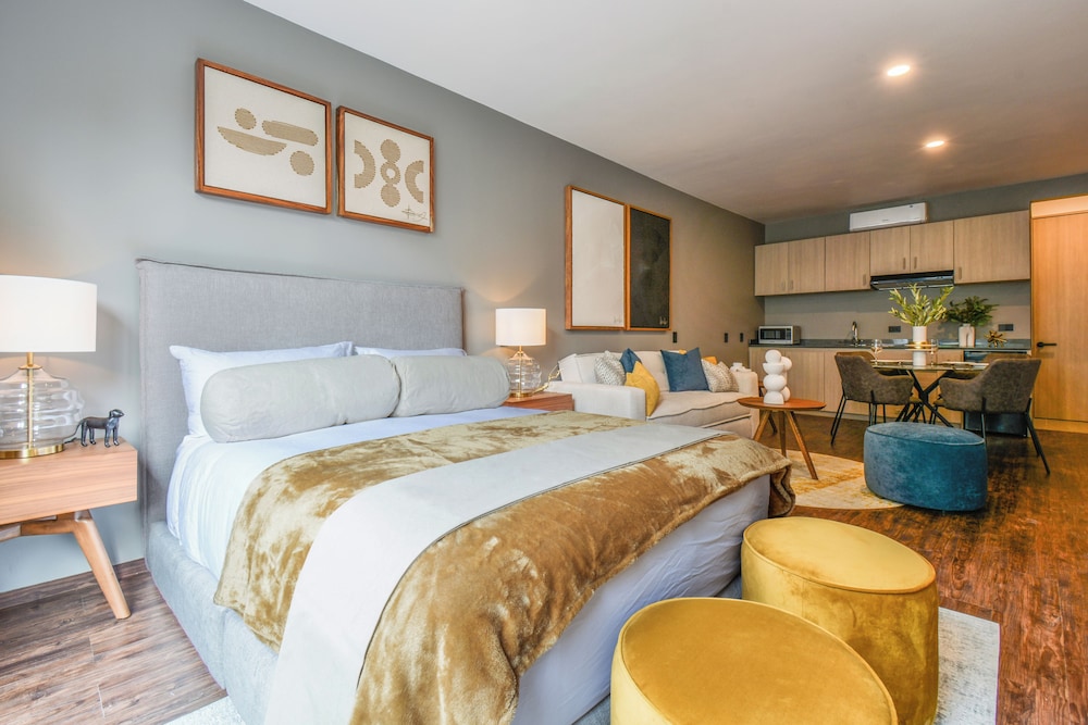 The Sterling Condesa 15/50